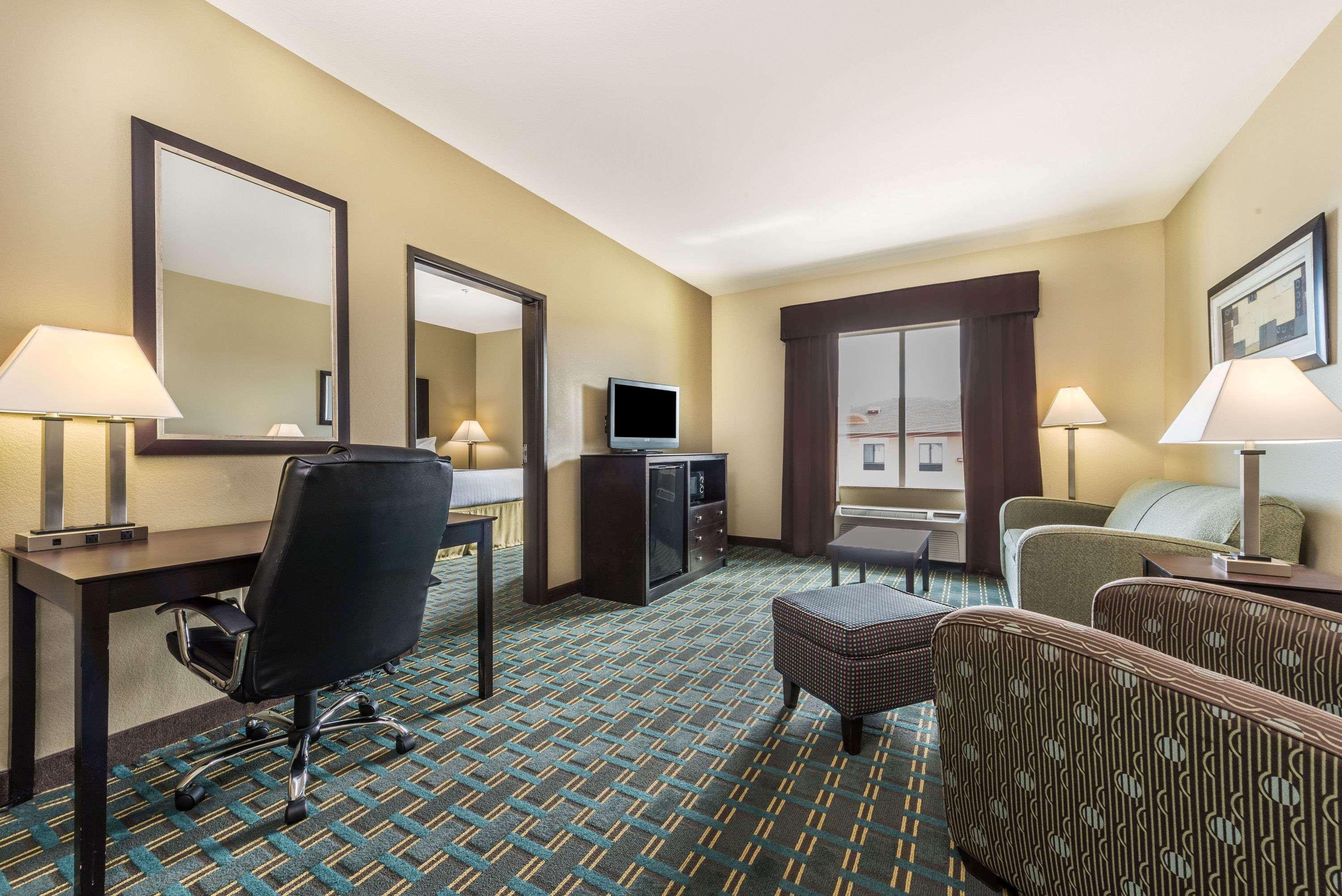 Days Inn & Suites By Wyndham Mineral Wells Dış mekan fotoğraf