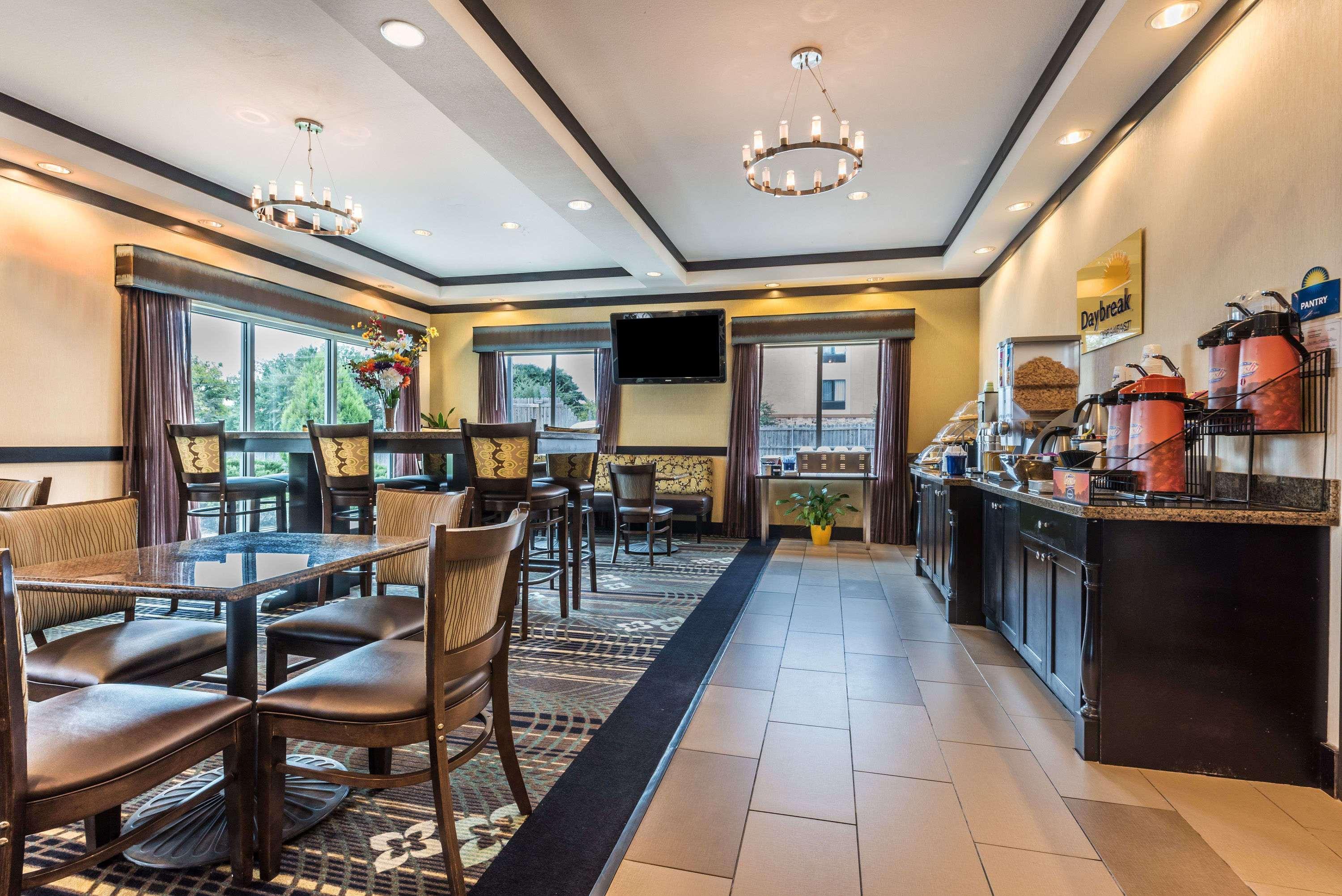 Days Inn & Suites By Wyndham Mineral Wells Dış mekan fotoğraf