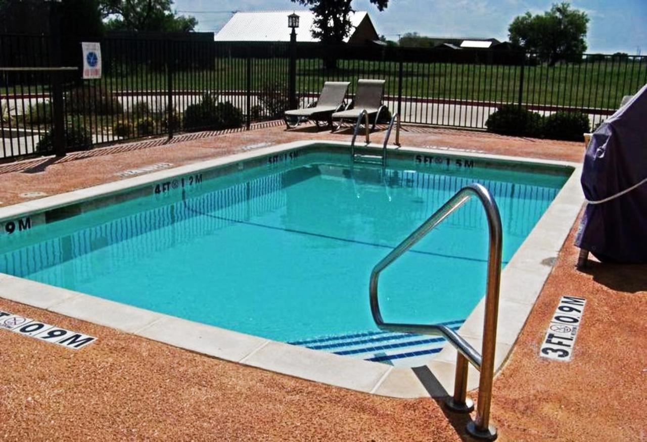 Days Inn & Suites By Wyndham Mineral Wells Dış mekan fotoğraf